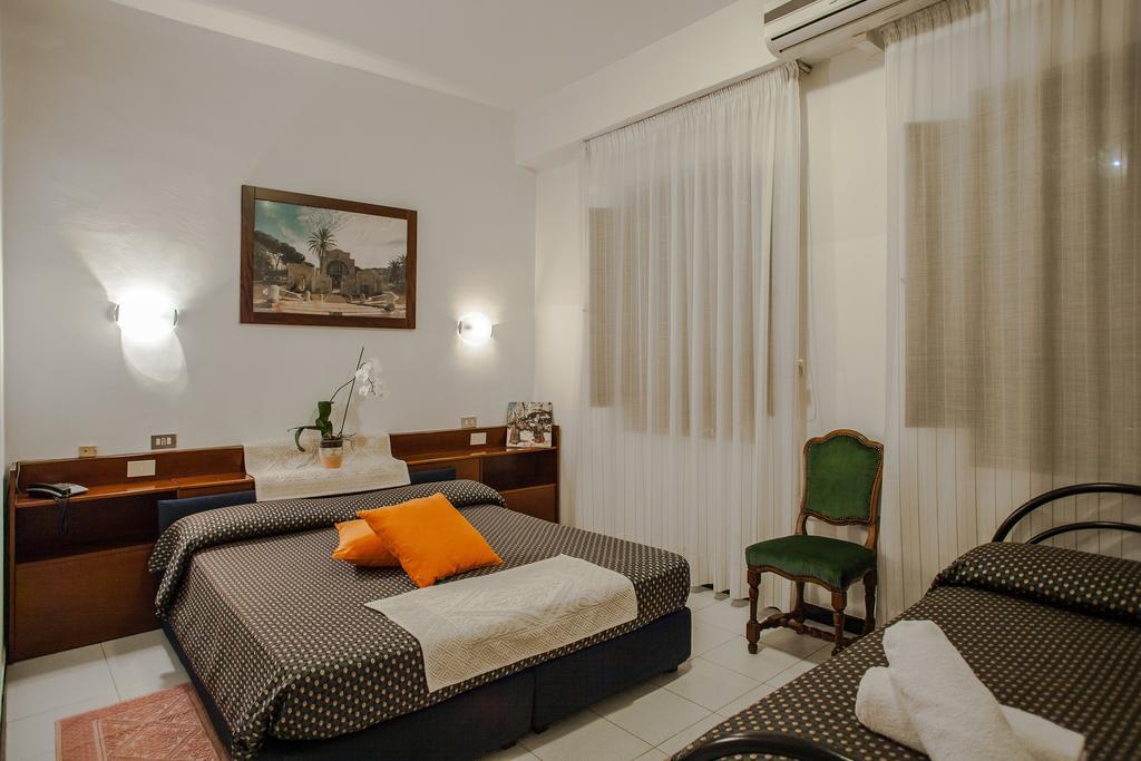 Hotel La Terrazza Cagliari Szoba fotó