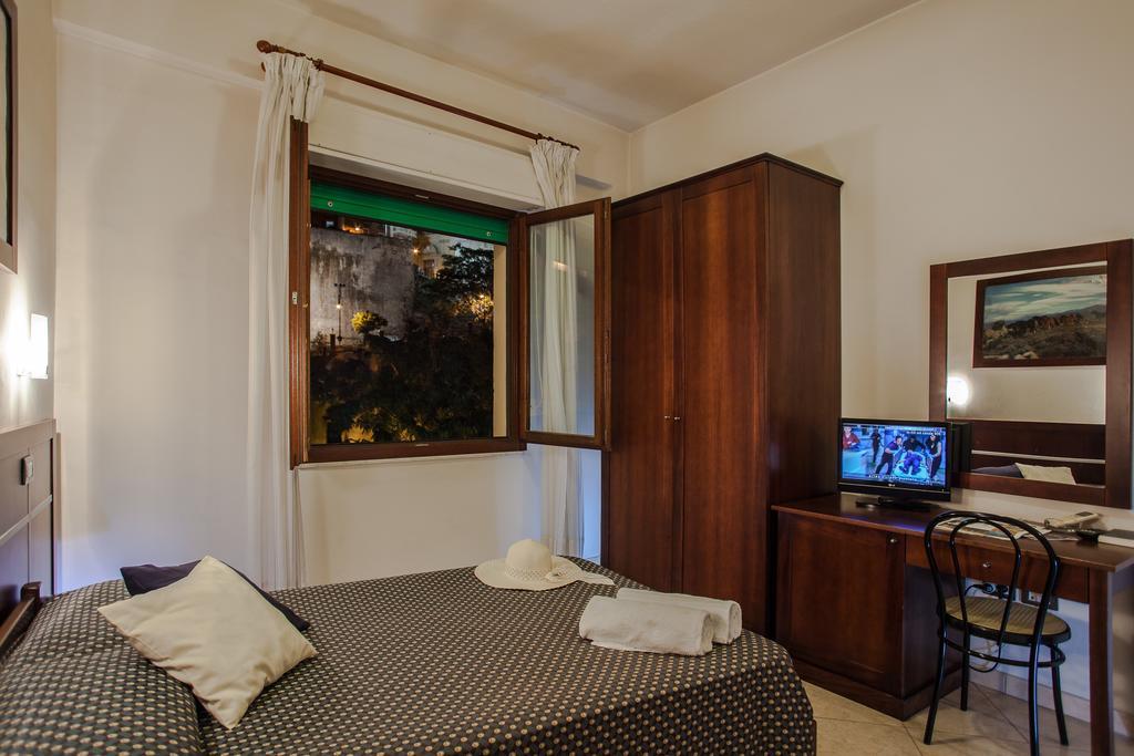 Hotel La Terrazza Cagliari Szoba fotó