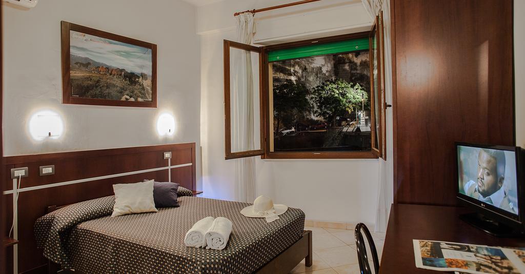 Hotel La Terrazza Cagliari Szoba fotó