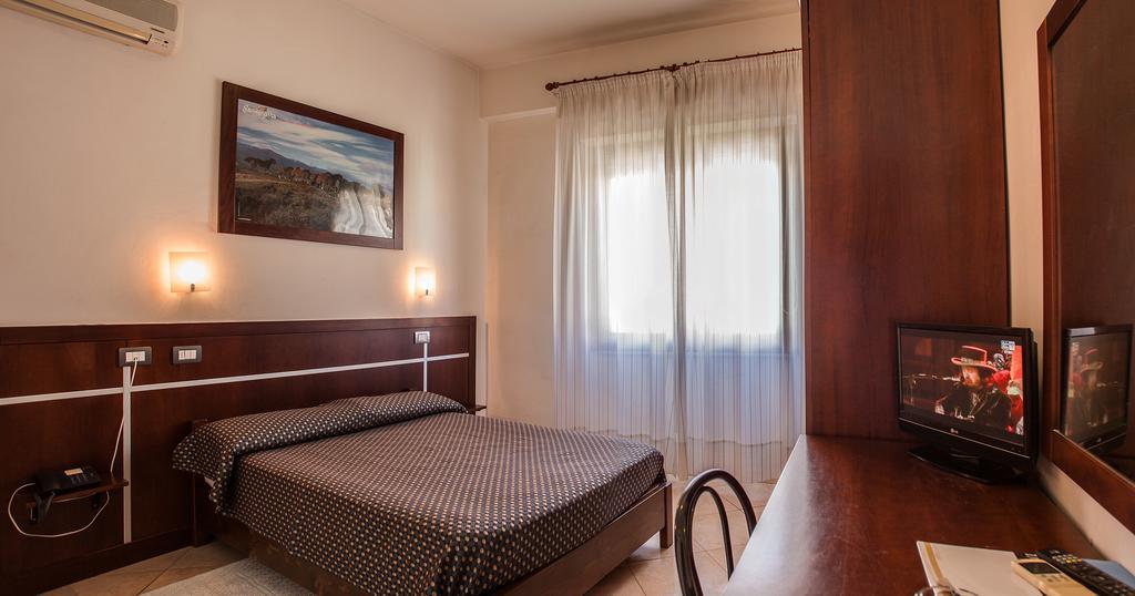 Hotel La Terrazza Cagliari Szoba fotó