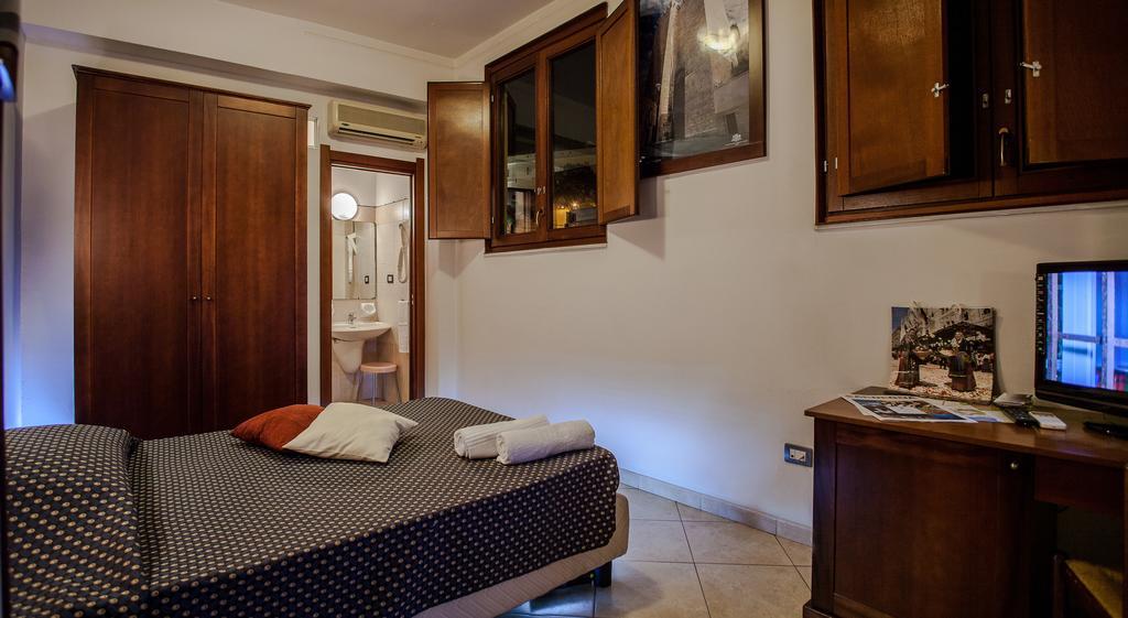 Hotel La Terrazza Cagliari Szoba fotó