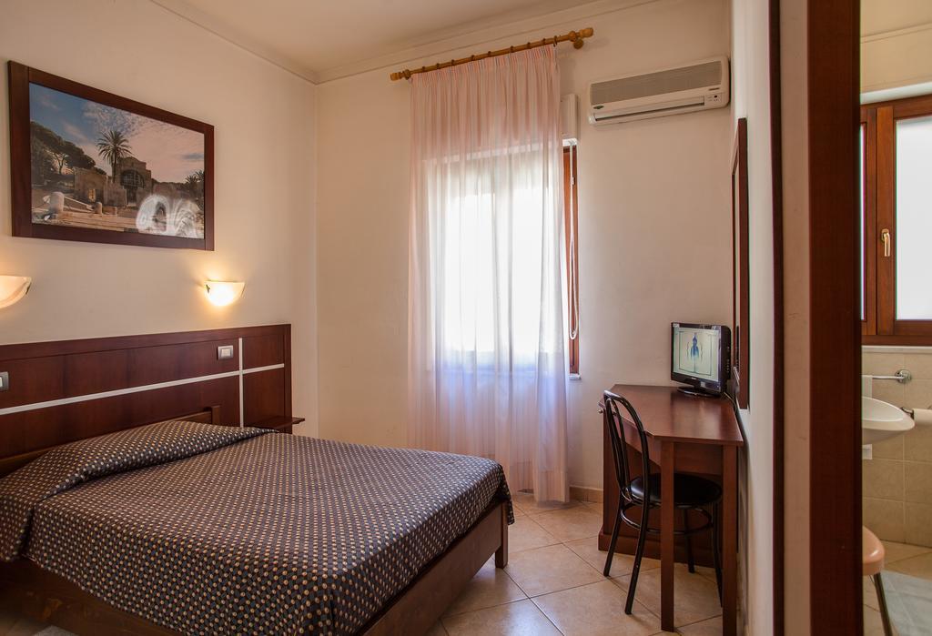 Hotel La Terrazza Cagliari Szoba fotó