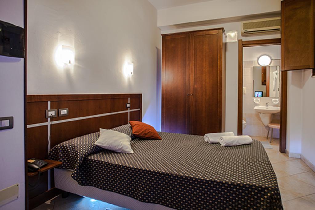 Hotel La Terrazza Cagliari Szoba fotó
