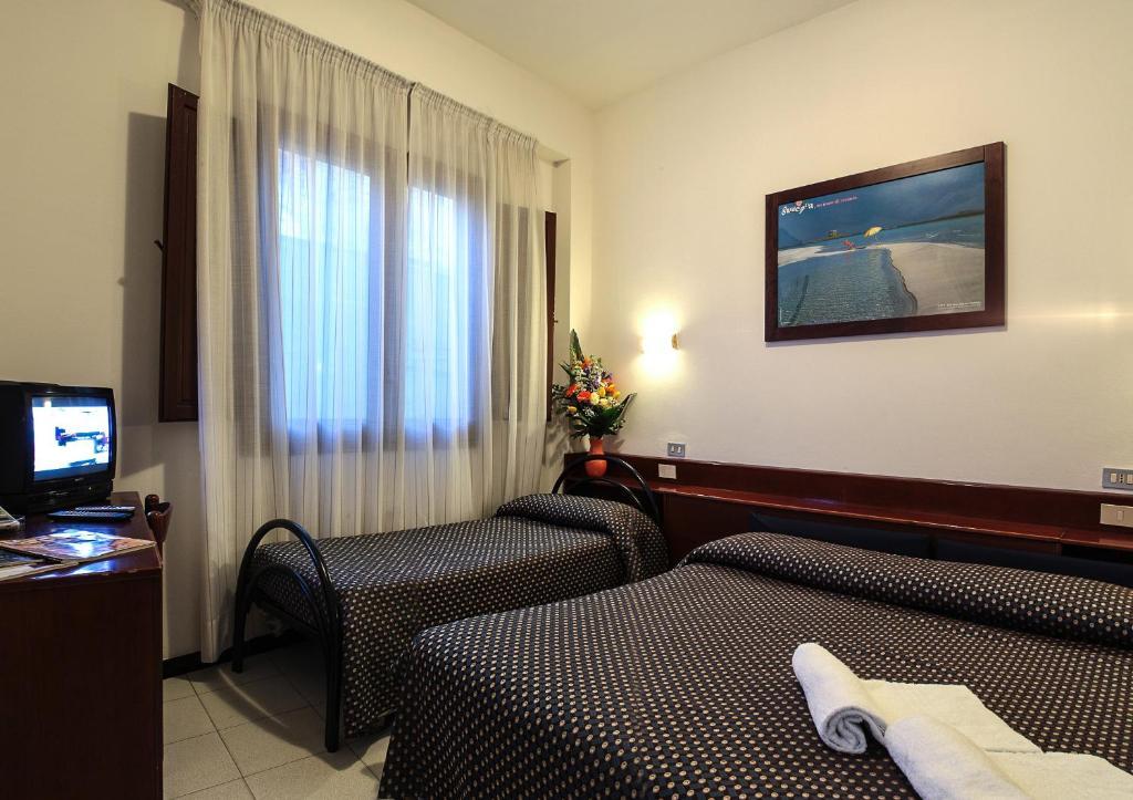 Hotel La Terrazza Cagliari Szoba fotó